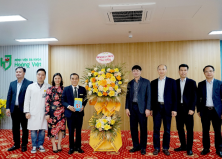 Lãnh đạo Bệnh viện Tai Mũi Họng Trung ương thăm và chúc mừng Bệnh viện Đa khoa Hoàng Việt 