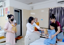 TẾT TRUNG THU TẠI BỆNH VIỆN TAI MŨI HỌNG TRUNG ƯƠNG: MANG NIỀM VUI ĐẾN TỪNG GIƯỜNG BỆNH