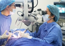 PHẪU THUẬT TAI GIÚP NGƯỜI LỚN TUỔI NGHE TỐT HƠN – CÂU CHUYỆN HỒI PHỤC CỦA BỆNH NHÂN NỮ 53 TUỔI PHẪU THUẬT TAI GIÚP NGƯỜI LỚN TUỔI NGHE TỐT HƠN – CÂU CHUYỆN HỒI PHỤC CỦA BỆNH NHÂN NỮ 53 TUỔI