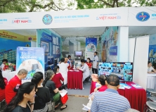 BỆNH VIỆN TAI MŨI HỌNG TRUNG ƯƠNG KHÁM, TƯ VẤN MIỄN PHÍ CHO HÀNG TRĂM NGƯỜI DÂN TẠI NGÀY HỘI “VÌ MỘT VIỆT NAM KHỎE MẠNH” BỆNH VIỆN TAI MŨI HỌNG TRUNG ƯƠNG KHÁM, TƯ VẤN MIỄN PHÍ CHO HÀNG TRĂM NGƯỜI DÂN TẠI NGÀY HỘI “VÌ MỘT VIỆT NAM KHỎE MẠNH”