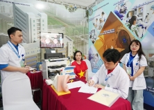 NGƯỜI DÂN HÀO HỨNG THAM GIA KHÁM SỨC KHỎE MIỄN PHÍ, CHUYÊN GIA NHẤN MẠNH CHỦ ĐỘNG PHÒNG BỆNH