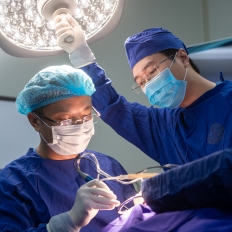 CA MỔ KHÉP LẠI NHỮNG ĐÊM TRẮNG MẸ KHÓC NGHẸN VÌ CON LIÊN TỤC NGƯNG THỞ