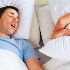 NGỦ NGÁY VÀ NGƯNG THỞ KHI NGỦ: "SÁT THỦ" THẦM LẶNG TRONG ĐÊM