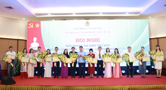 CÔNG ĐOÀN Y TẾ VIỆT NAM BIỂU DƯƠNG 106 GIA ĐÌNH TIÊU BIỂU VÀ 69 HỌC SINH XUẤT SẮC NGÀNH Y TẾ