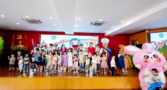 TẾT THIẾU NHI 1/6 ẤM ÁP TẠI BỆNH VIỆN TAI MŨI HỌNG TRUNG ƯƠNG: NIỀM VUI LAN TỎA ĐẾN MỌI TRÁI TIM