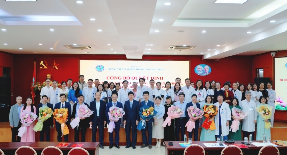 LỄ CÔNG BỐ VÀ TRAO QUYẾT ĐỊNH BỔ NHIỆM, BỔ NHIỆM LẠI CÁN BỘ, LÃNH ĐẠO, QUẢN LÝ KHOA, PHÒNG, TRUNG TÂM NĂM 2025