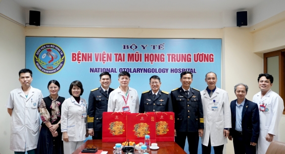 BỆNH VIỆN TAI MŨI HỌNG TRUNG ƯƠNG ĐÓN TIẾP ĐOÀN BỘ TƯ LỆNH HẢI QUÂN VÙNG 4 ĐẾN THĂM VÀ CHÚC TẾT