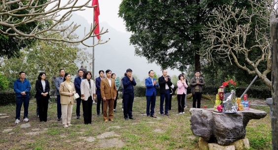 BỆNH VIỆN TAI MŨI HỌNG TRUNG ƯƠNG TỔ CHỨC HOẠT ĐỘNG “VỀ NGUỒN” NHÂN DỊP TẾT NGUYÊN ĐÁN BÍNH NGỌ 2026