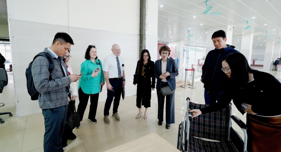 BỆNH VIỆN TAI MŨI HỌNG TRUNG ƯƠNG LÀM VIỆC VỚI TỔ CHỨC LDSC - HOA KỲ VỀ VIỆC TRIỂN KHAI DỰ ÁN HỖ TRỢ XE LĂN CHO NGƯỜI BỆNH