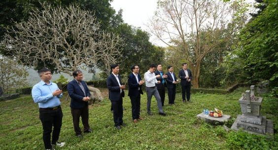 ĐOÀN CÔNG TÁC CỦA BỘ Y TẾ KHẢO SÁT VÀ LÀM VIỆC VỀ PHƯƠNG ÁN TÔN TẠO KHU DI TÍCH LỊCH SỬ NGÀNH Y TẾ TẠI TUYÊN QUANG