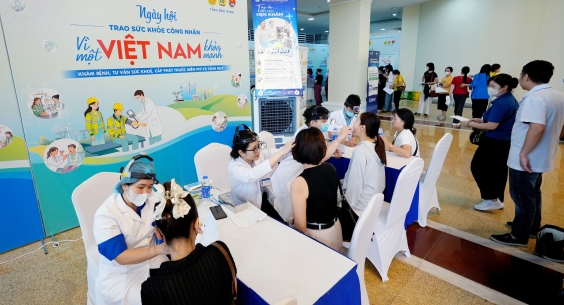BỆNH VIỆN TAI MŨI HỌNG TRUNG ƯƠNG KHÁM, TƯ VẤN MIỄN PHÍ CHO HÀNG TRĂM CÔNG NHÂN BẮC NINH