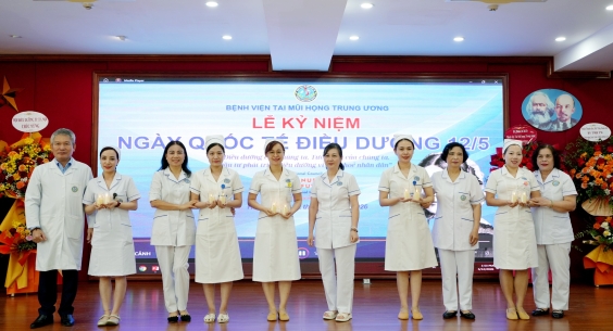 ĐIỀU DƯỠNG, KỸ THUẬT Y BỆNH VIỆN TAI MŨI HỌNG TRUNG ƯƠNG: NGỌN LỬA CỦA YÊU THƯƠNG VÀ TRÍ TUỆ