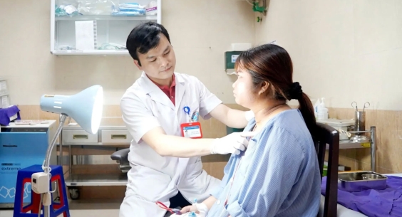 UNG THƯ TUYẾN GIÁP: ĐỪNG QUÁ SỢ, NHƯNG CŨNG ĐỪNG CHỦ QUAN UNG THƯ TUYẾN GIÁP: ĐỪNG QUÁ SỢ, NHƯNG CŨNG ĐỪNG CHỦ QUAN