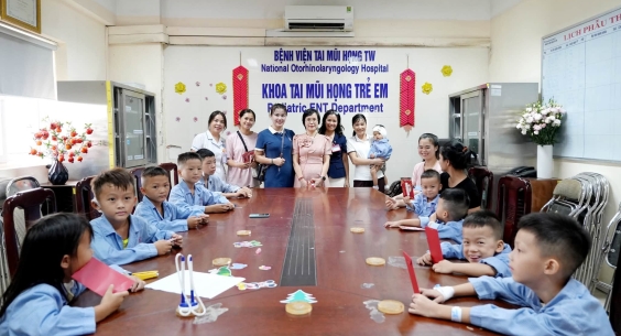 TẾT TRUNG THU TẠI BỆNH VIỆN TAI MŨI HỌNG TRUNG ƯƠNG: MANG NIỀM VUI ĐẾN TỪNG GIƯỜNG BỆNH