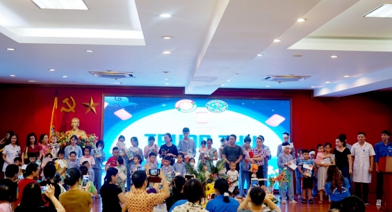 Niềm vui của các em nhỏ đang điều trị tại Bệnh viện Tai Mũi Họng Trung ương trong ngày Tết trung thu 2023