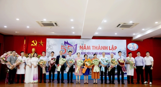 LỄ KỶ NIỆM NGÀY NHÀ GIÁO VIỆT NAM – TÔN VINH NHỮNG NGƯỜI THẦY TẬN TỤY NGÀNH Y 