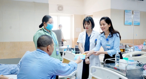 TRAO YÊU THƯƠNG – HỖ TRỢ NGƯỜI BỆNH KHÓ KHĂN