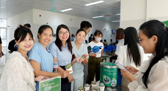 BỆNH VIỆN TAI MŨI HỌNG TRUNG ƯƠNG HƯỞNG ỨNG PHONG TRÀO THI ĐUA TOÀN DÂN BẢO VỆ MÔI TRƯỜNG: “ĐỔI PIN CŨ – NHẬN SEN ĐÁ”, LAN TỎA THÔNG ĐIỆP SỐNG XANH